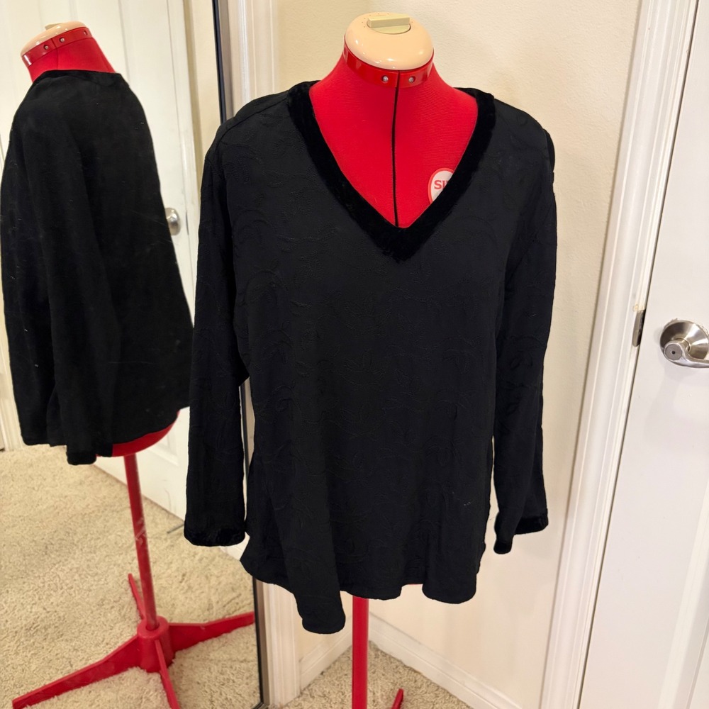 J. Jill Woman Black Embroidered V-Neck Top Velvet Trim Long Sleeve Plus Size
